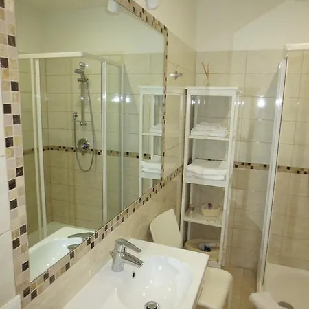 Frühstückspension Five