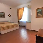 Five Bed & Breakfast Rom