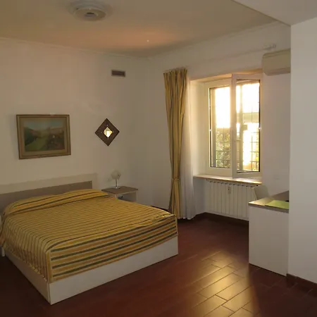 Bed & Breakfast Five Roma
